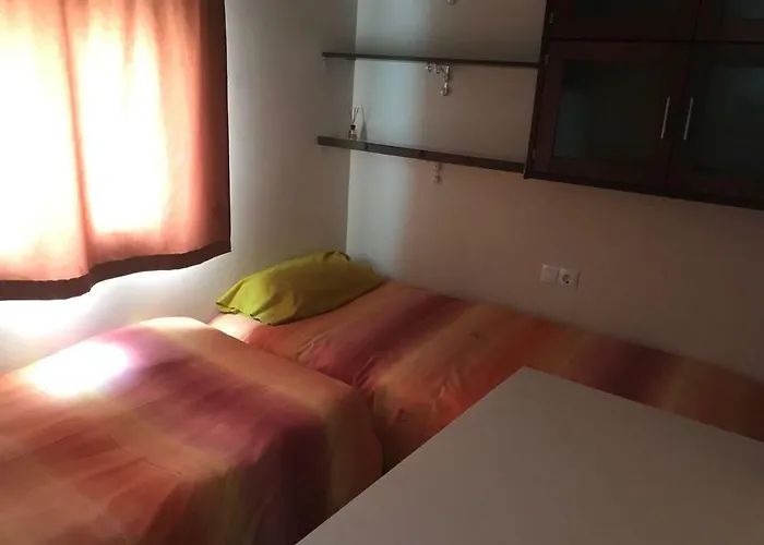 Cerca De La Playa Victoria De *