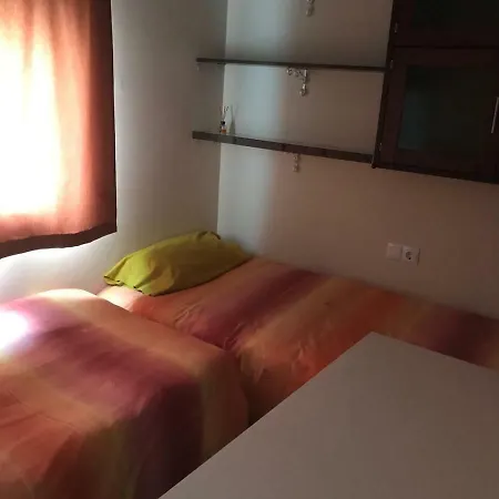 Cerca De La Playa Victoria De *